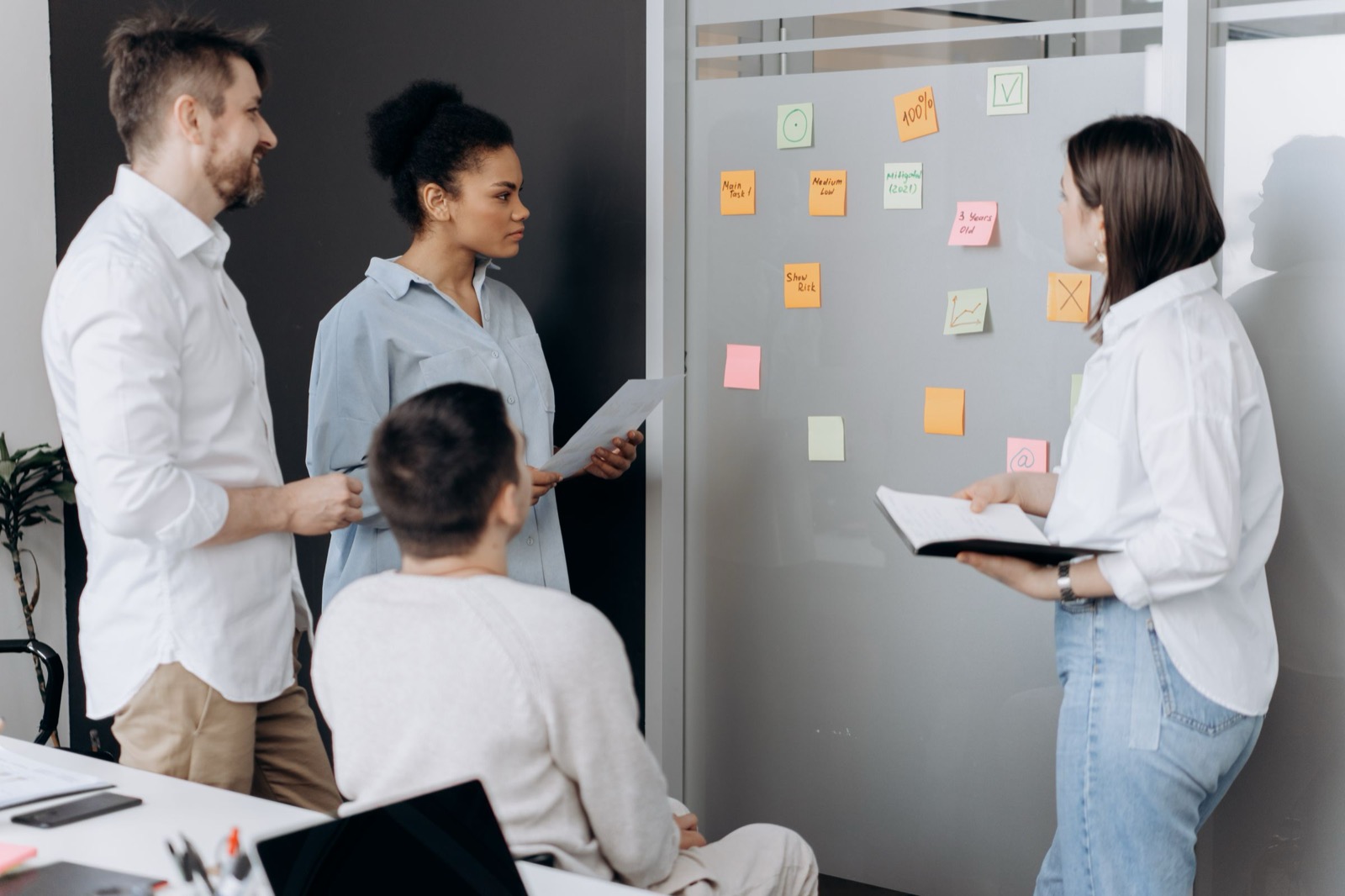 Illustrative knowledge assistants working environment